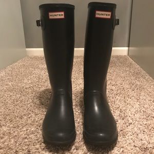 Size 9 Black tall Hunter boots